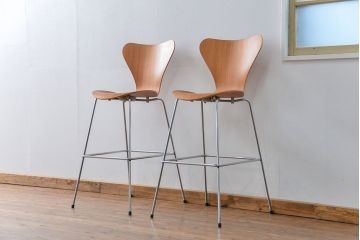 【買取】FRITZ HANSEN(フリッツハンセン)　セブンチェア　カウンタースツール　2脚セットを買取りました。