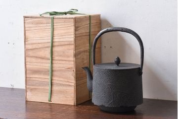 【骨董買取】大正-昭和初期　南部三巌堂の鉄瓶(茶道具)を買取りました。
