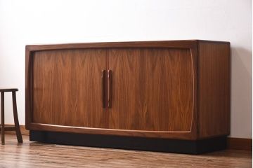 【買取】ヴィンテージ家具　北欧ビンテージ　dyrlund(デューロン)社　蛇腹式　ローズウッド材　サイドボードを買取りました。