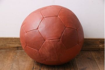 【買取】ビンテージ de Sede(デセデ) サッカーボール型 本革製クッション・レッドブラウン(ボールクッション、ヴィンテージ)