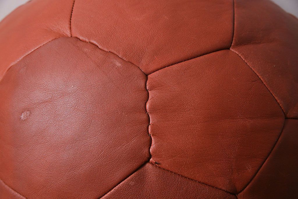 【買取】ビンテージ de Sede(デセデ) サッカーボール型 本革製クッション・レッドブラウン(ボールクッション、ヴィンテージ)
