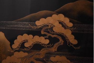 【買取】輪島漆器　輪島塗　大雅堂　大角裕二　山水蒔絵・螺鈿　飾り棚を買取りました