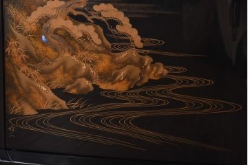 【買取】輪島漆器　輪島塗　大雅堂　大角裕二　山水蒔絵・螺鈿　飾り棚を買取りました