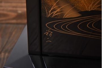【買取】輪島漆器　輪島塗　大雅堂　大角裕二　山水蒔絵・螺鈿　飾り棚を買取りました