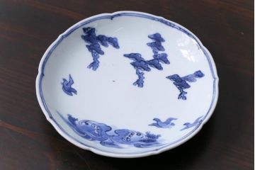 【骨董買取】古民具・骨董　江戸期　古伊万里　藍九谷　松と鴎　変形皿(中皿、和食器)を買取ました。
