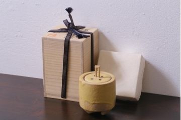 【骨董買取】林恭助作(Hayashi Kyosuke)　黄瀬戸　香炉を買取りました。
