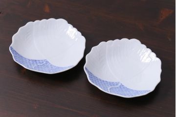 【骨董買取】古民具・骨董　幕末明治期　櫛高台　葉文変形皿(中皿、和食器、鍋島焼)を買取ました。