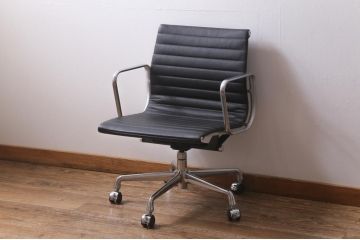 【買取】Hermanmiller(ハーマンミラー社)　イームズアルミナムグループのマネジメントチェアを買取ました。