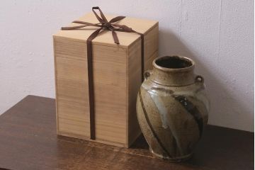 【骨董買取】人間国宝　島岡達三(Shimaoka Tatsuzo)　地釉流文壺(花瓶、花器)を買取りました。
