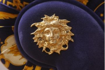 【買取】中古 ユーロカーサ(EURO CASA) イタリア VERSACE(ヴェルサーチ) スリーシーターソファ(三人掛け、3人掛け、トリプルソファ)(定価約180万円)
