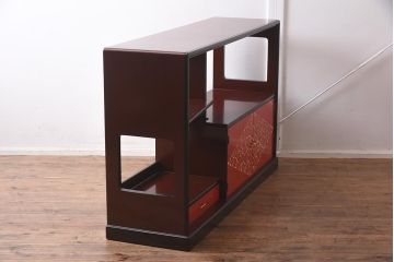 【買取】在庫未使用品 IDC大塚家具 モリシゲ(MORISHIGE/森繁) 風月九45ウルミ刷毛目塗彫漆梅旭 上品な和の空間を演出する和棚(定価約85万円)
