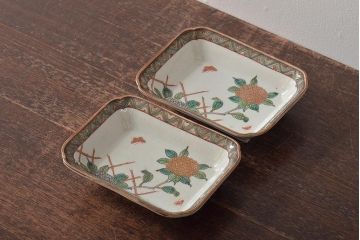 【骨董買取】江戸期　九谷焼　花蝶図　角皿(古九谷、古伊万里)を買取ました。
