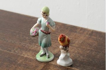 【骨董買取】ハンガリー　HEREND(ヘレンド)　少女　鳥(フィギリン、フィギュア、人形、西洋陶磁器)を買取りました。