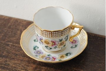 【骨董買取】ハンガリー　HEREND(ヘレンド)　　花柄　金彩　カップ&ソーサー(西洋陶磁器)を買取りました。