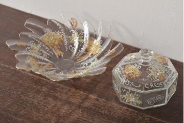 【骨董買取】イタリア　金彩　ベネチアンガラス(変形皿、花の図、小物入れ、菓子皿、洋食器、ヴェネチアングラス)を買取りました。