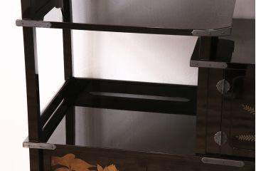 【買取】輪島塗　井波唯志作　萩に牡丹　金銀蒔絵　飾り棚を買取りました