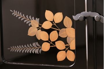 【買取】輪島塗　井波唯志作　萩に牡丹　金銀蒔絵　飾り棚を買取りました