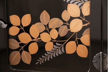 【買取】輪島塗　井波唯志作　萩に牡丹　金銀蒔絵　飾り棚を買取りました