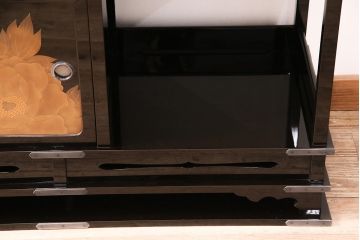 【買取】輪島塗　井波唯志作　萩に牡丹　金銀蒔絵　飾り棚を買取りました