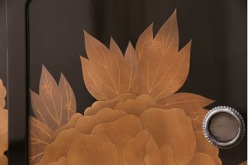 【買取】輪島塗　井波唯志作　萩に牡丹　金銀蒔絵　飾り棚を買取りました