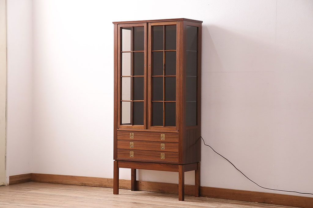 【買取】北欧ビンテージ　ノルウェー製　BRUKSBO(ブルクスボ)　照明付きのキャビネットを買取りました。