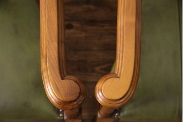 【買取】中古　展示美品　バロッサバレンティ(VARO,S.A. VALENTI)　優美なシルエットが目を引くカクトワール・チェア2脚セット(ダイニングチェア、アームチェア)2脚で定価約40万円)
