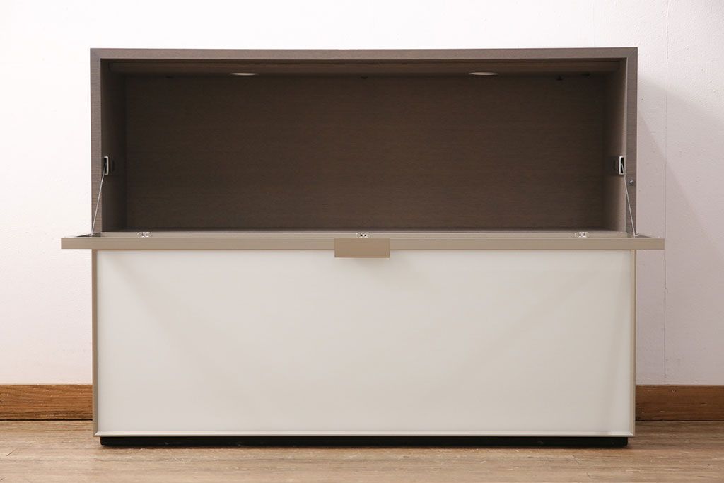 【買取】中古　arflex(アルフレックス)　C.C.09(シー.シー.09)　シンプルでモダンな佇まいが上質な空間を演出するサイドボード(収納棚、戸棚)(定価約59万円)