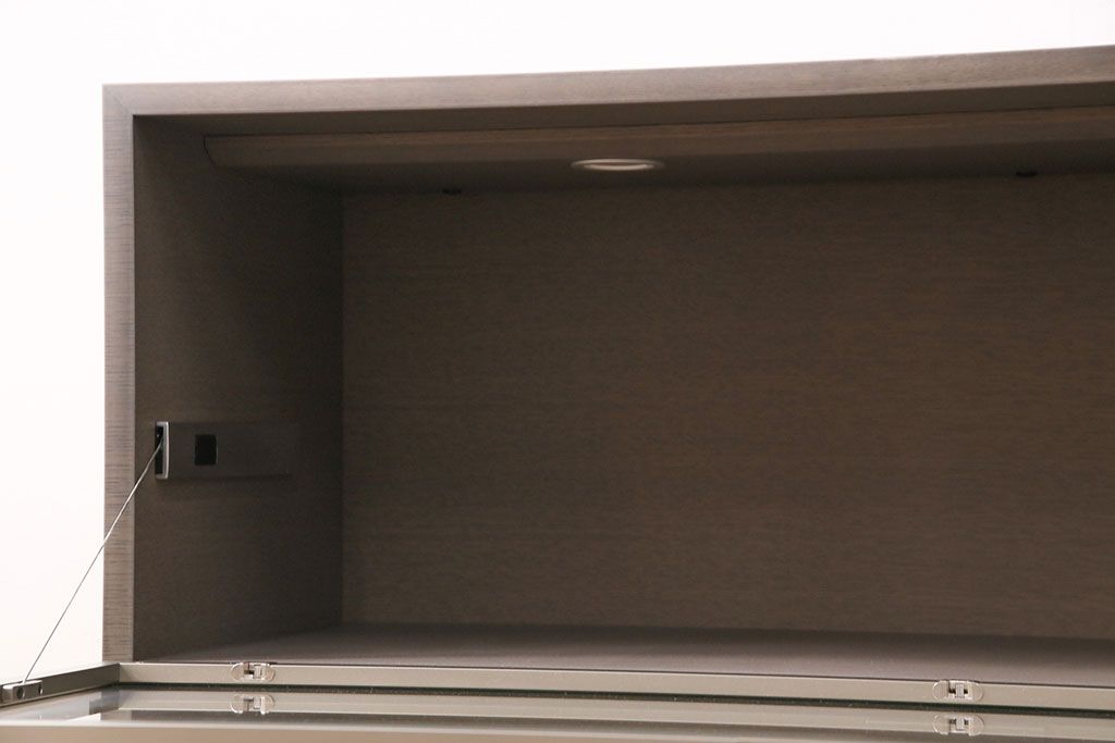 【買取】中古　arflex(アルフレックス)　C.C.09(シー.シー.09)　シンプルでモダンな佇まいが上質な空間を演出するサイドボード(収納棚、戸棚)(定価約59万円)