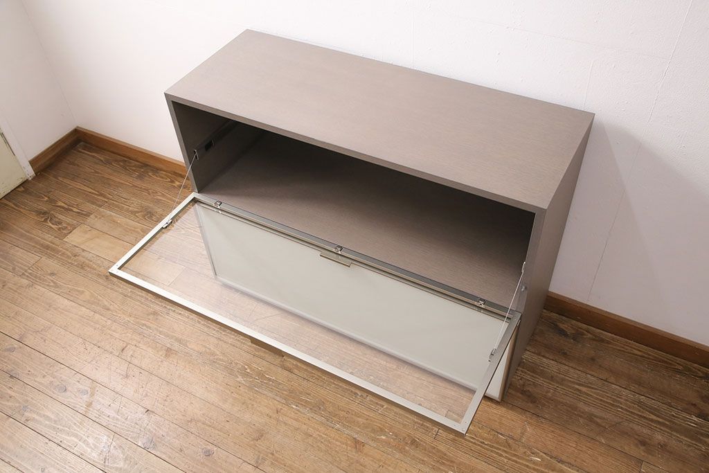 【買取】中古　arflex(アルフレックス)　C.C.09(シー.シー.09)　シンプルでモダンな佇まいが上質な空間を演出するサイドボード(収納棚、戸棚)(定価約59万円)