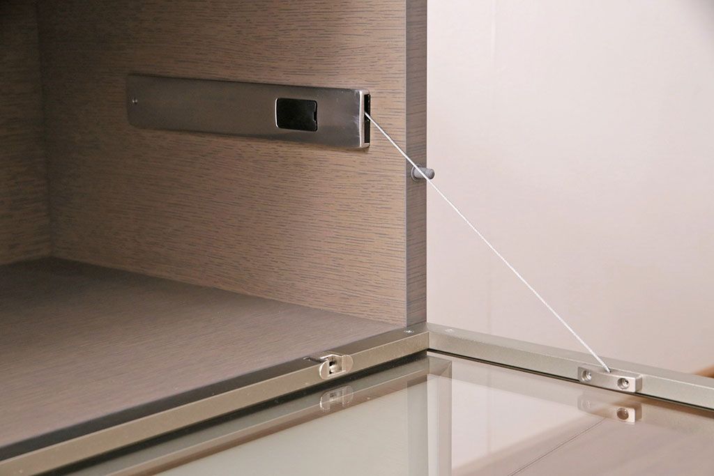 【買取】中古　arflex(アルフレックス)　C.C.09(シー.シー.09)　シンプルでモダンな佇まいが上質な空間を演出するサイドボード(収納棚、戸棚)(定価約59万円)