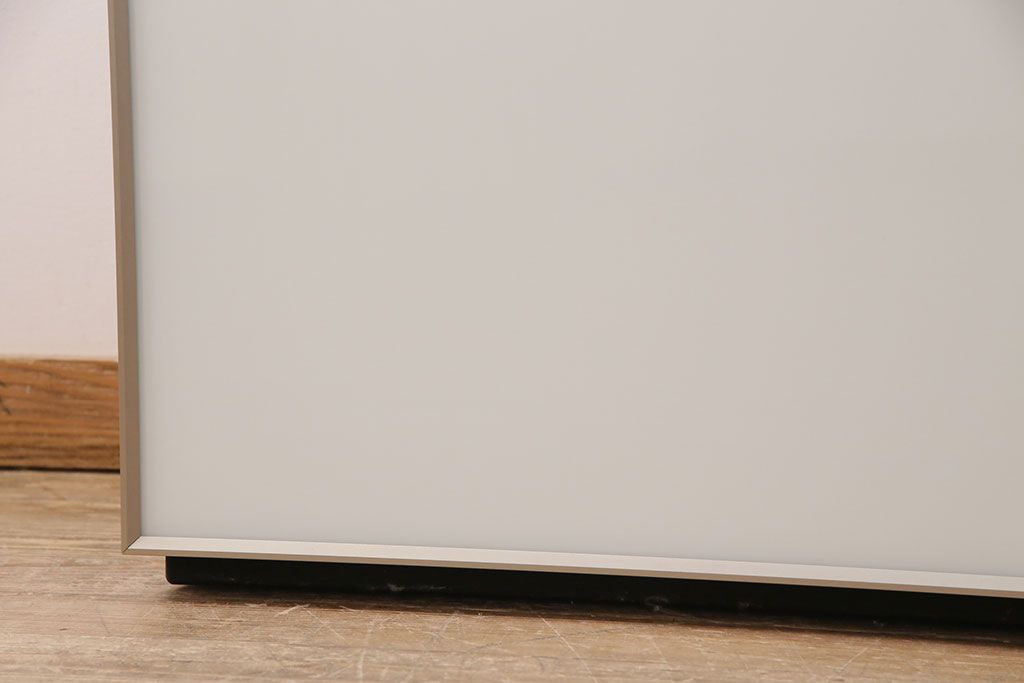 【買取】中古　arflex(アルフレックス)　C.C.09(シー.シー.09)　シンプルでモダンな佇まいが上質な空間を演出するサイドボード(収納棚、戸棚)(定価約59万円)