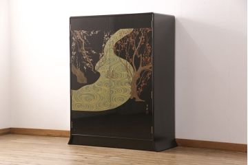 【買取】香川漆器　伝統工芸士・小松庄一作　かくし付き　桐材　漆絵　衣装箪笥桐箪笥)を買取りました。