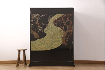 【買取】香川漆器　伝統工芸士・小松庄一作　かくし付き　桐材　漆絵　衣装箪笥桐箪笥)を買取りました。