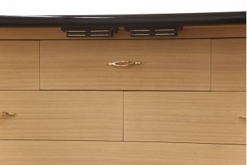 【買取】香川漆器　伝統工芸士・小松庄一作　かくし付き　桐材　漆絵　衣装箪笥桐箪笥)を買取りました。