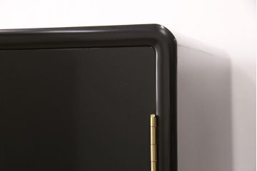【買取】香川漆器　伝統工芸士・小松庄一作　かくし付き　桐材　漆絵　衣装箪笥桐箪笥)を買取りました。