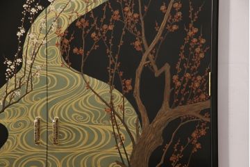 【買取】香川漆器　伝統工芸士・小松庄一作　かくし付き　桐材　漆絵　衣装箪笥桐箪笥)を買取りました。