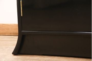 【買取】香川漆器　伝統工芸士・小松庄一作　かくし付き　桐材　漆絵　衣装箪笥桐箪笥)を買取りました。