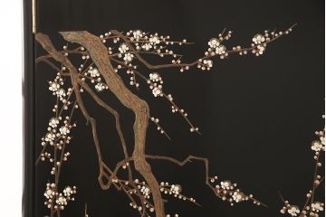 【買取】香川漆器　伝統工芸士・小松庄一作　かくし付き　桐材　漆絵　衣装箪笥桐箪笥)を買取りました。