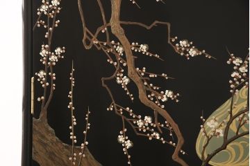 【買取】香川漆器　伝統工芸士・小松庄一作　かくし付き　桐材　漆絵　衣装箪笥桐箪笥)を買取りました。