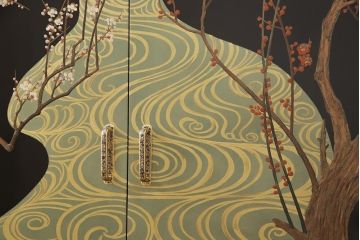 【買取】香川漆器　伝統工芸士・小松庄一作　かくし付き　桐材　漆絵　衣装箪笥桐箪笥)を買取りました。