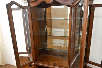 【買取】中古　美品　センチュリー社(CENTURY)　サァラ麻布取り扱い 豪華な佇まいのキャビネット(収納棚、飾り棚、食器棚)(定価約240万円)