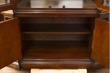 【買取】中古　美品　センチュリー社(CENTURY)　サァラ麻布取り扱い 豪華な佇まいのキャビネット(収納棚、飾り棚、食器棚)(定価約240万円)