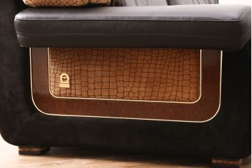 【買取】中古　GUCCI(グッチ)　Formitalia(フォルミタリア)　希少品!エレガントな雰囲気を醸し出す本革ソファ(二人掛け、アームソファ)(定価約240万円)