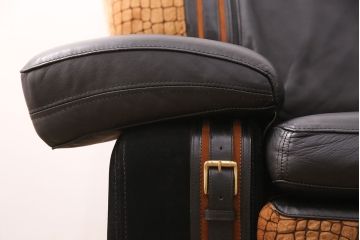 【買取】中古　GUCCI(グッチ)　Formitalia(フォルミタリア)　希少品!エレガントな雰囲気を醸し出す本革ソファ(二人掛け、アームソファ)(定価約240万円)