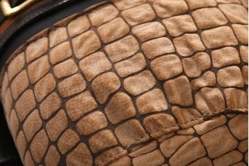 【買取】中古　GUCCI(グッチ)　Formitalia(フォルミタリア)　希少品!エレガントな雰囲気を醸し出す本革ソファ(二人掛け、アームソファ)(定価約240万円)