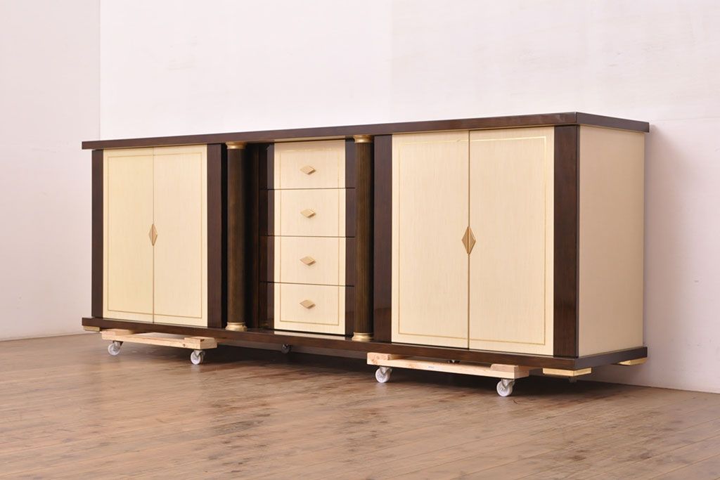 【買取】EURO CASA(ユーロ・カーサ)取り扱い TURRI(トゥーリ) 特注 大型サイドボードを買取りました。(定価約220万円)