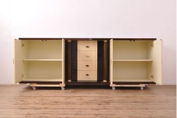 【買取】EURO CASA(ユーロ・カーサ)取り扱い TURRI(トゥーリ) 特注 大型サイドボードを買取りました。(定価約220万円)