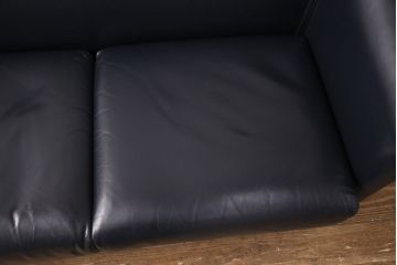 【買取】中古　美品　IDC大塚家具　オーストリア　ヴィットマン(WITTMANN)　AURA(アウラ)　丸みのあるデザインで優しい雰囲気を醸し出す高級本革二人掛けソファ(2P、アームソファ)(定価約50万円)　