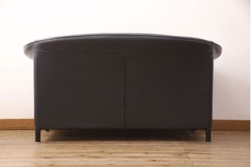 【買取】中古　美品　IDC大塚家具　オーストリア　ヴィットマン(WITTMANN)　AURA(アウラ)　丸みのあるデザインで優しい雰囲気を醸し出す高級本革二人掛けソファ(2P、アームソファ)(定価約50万円)　