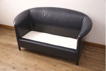 【買取】中古　美品　IDC大塚家具　オーストリア　ヴィットマン(WITTMANN)　AURA(アウラ)　丸みのあるデザインで優しい雰囲気を醸し出す高級本革二人掛けソファ(2P、アームソファ)(定価約50万円)　
